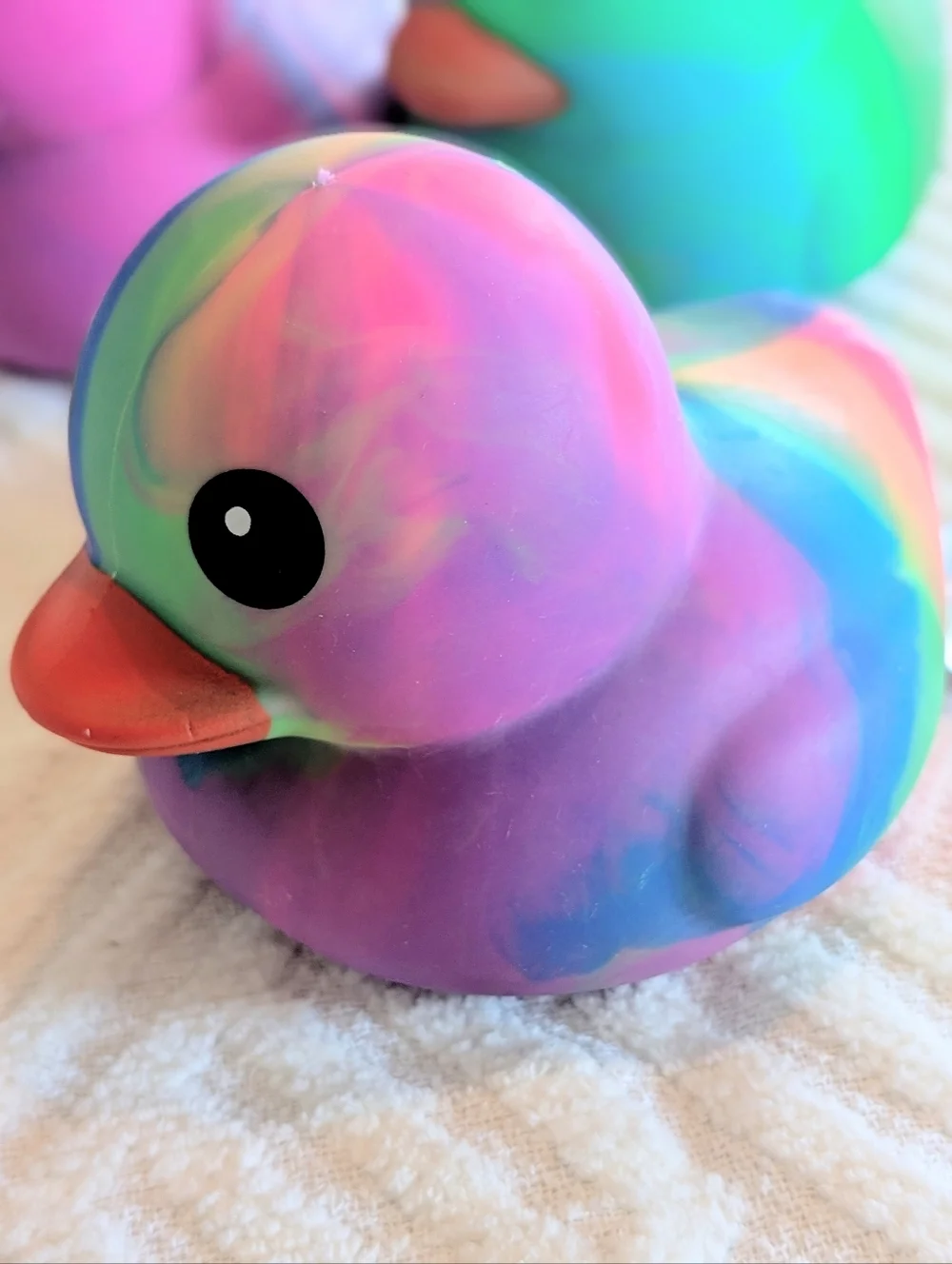 Squeeezy Jumbo Rainbow Tie Dye Squishy Duck 🐥 Viral Sensory Toy Hot Pink